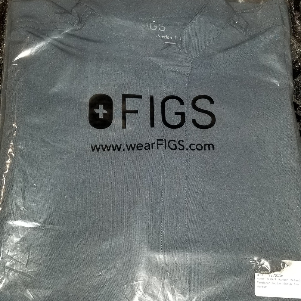 Figs Top Scrub Dark Harbor